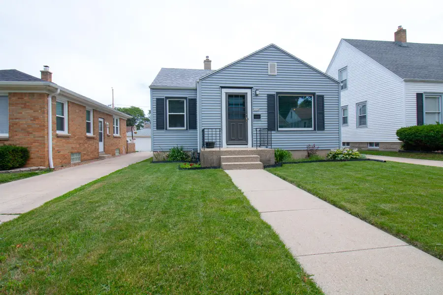 2924 S 46th St, Milwaukee, WI 53219 - #2