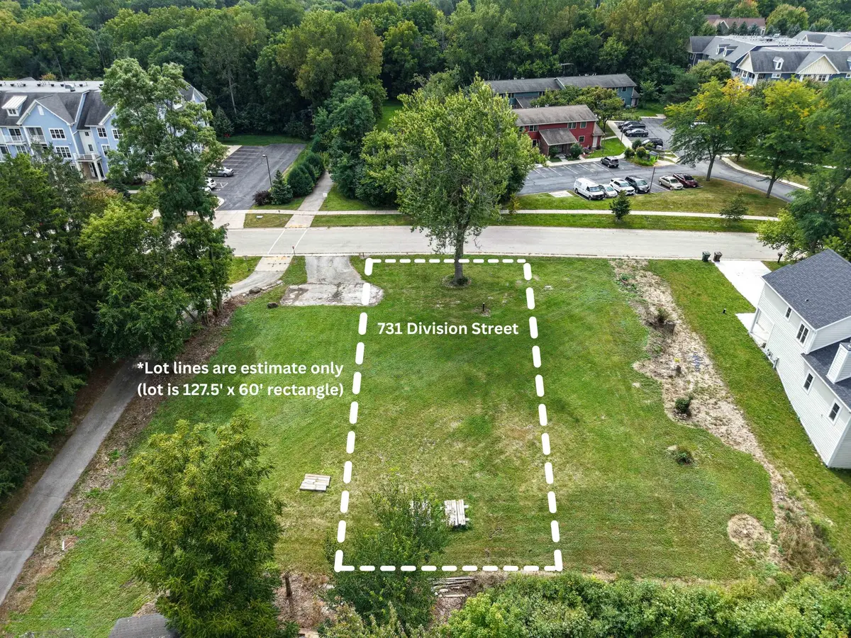 731 Division St, Delafield, WI 53018 - #1