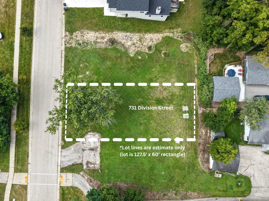 731 Division St, Delafield, WI 53018 - #3