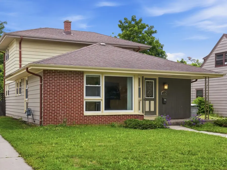 3334 N 98th St, Milwaukee, WI 53222 - #2