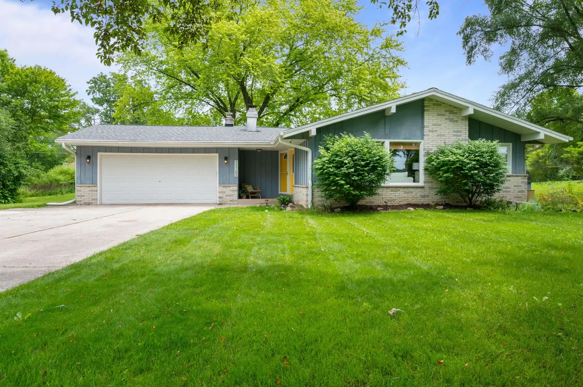 11762 N Ridgeway Ave, Mequon, WI 53097 - #1