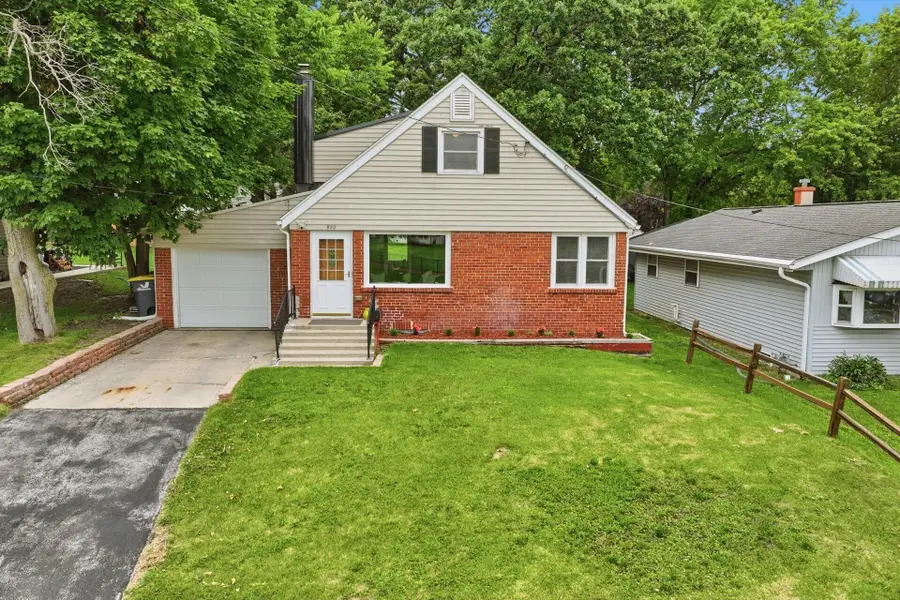 920 N Grandview Blvd, Waukesha, WI 53188 - #2