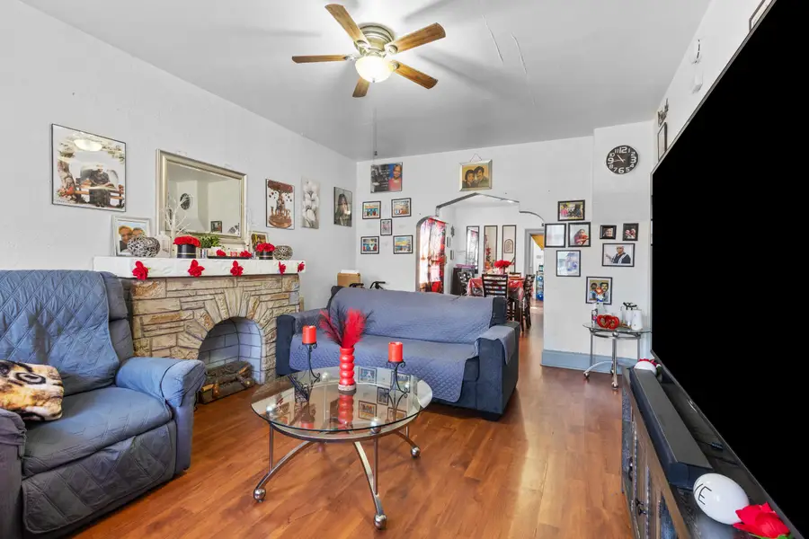 1707 W Burnham St, Milwaukee, WI 53204 - #2