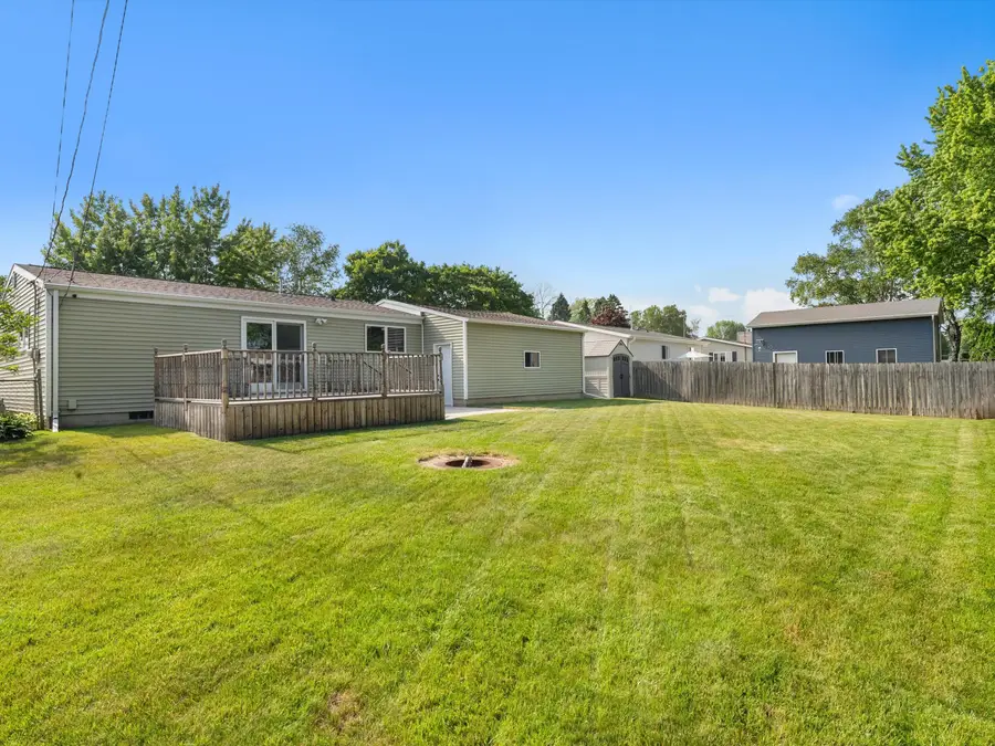 1445 Daisy Dr, Manitowoc, WI 54220 - #3