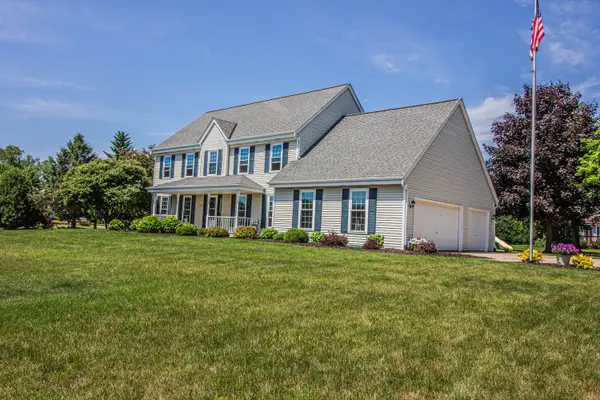 W196N11351 Shadow Wood Dr, Germantown, WI 53022