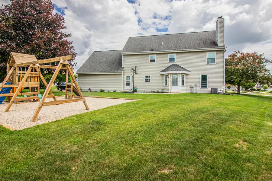 W196N11351 Shadow Wood Dr, Germantown, WI 53022 - #2