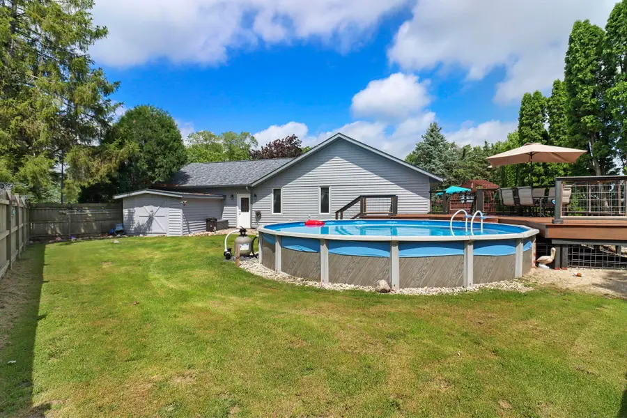 645 W Estate Ct, Elkhorn, WI 53121 - #3