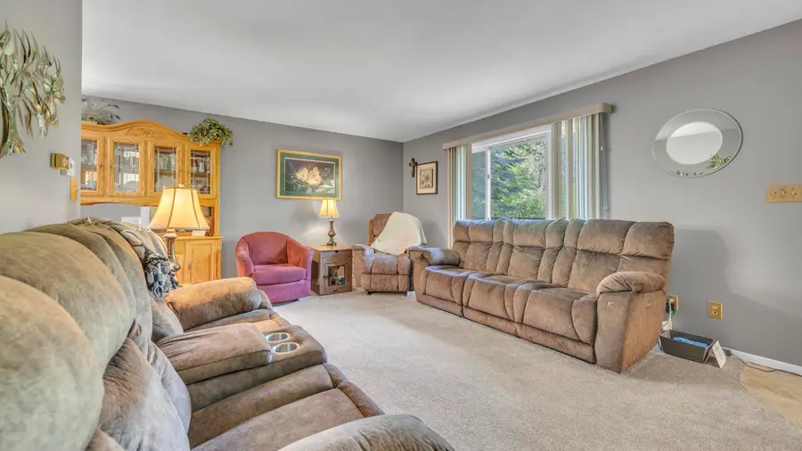 2412 Cross Creek Dr, Sheboygan, WI 53081 - #2