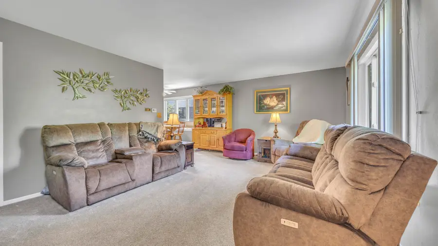 2412 Cross Creek Dr, Sheboygan, WI 53081 - #3