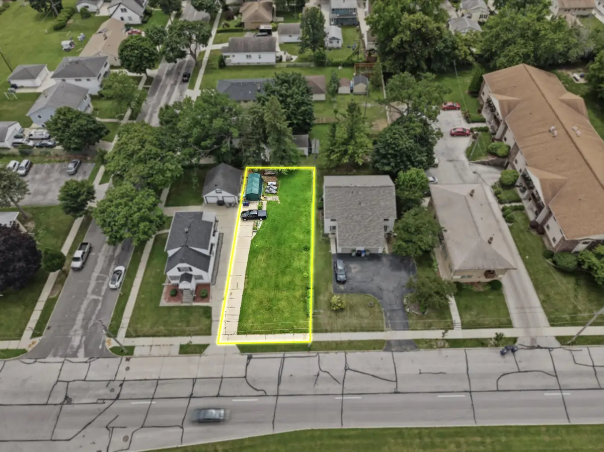 8011 W Oklahoma Ave, Milwaukee, WI 53219 - #1