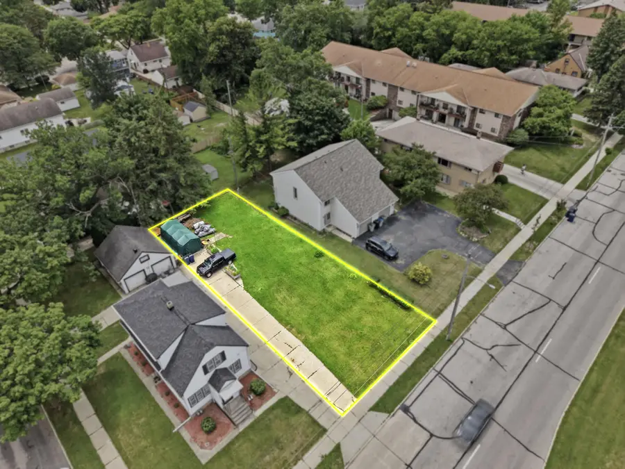 8011 W Oklahoma Ave, Milwaukee, WI 53219 - #2