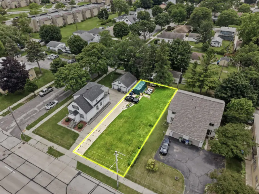 8011 W Oklahoma Ave, Milwaukee, WI 53219 - #3