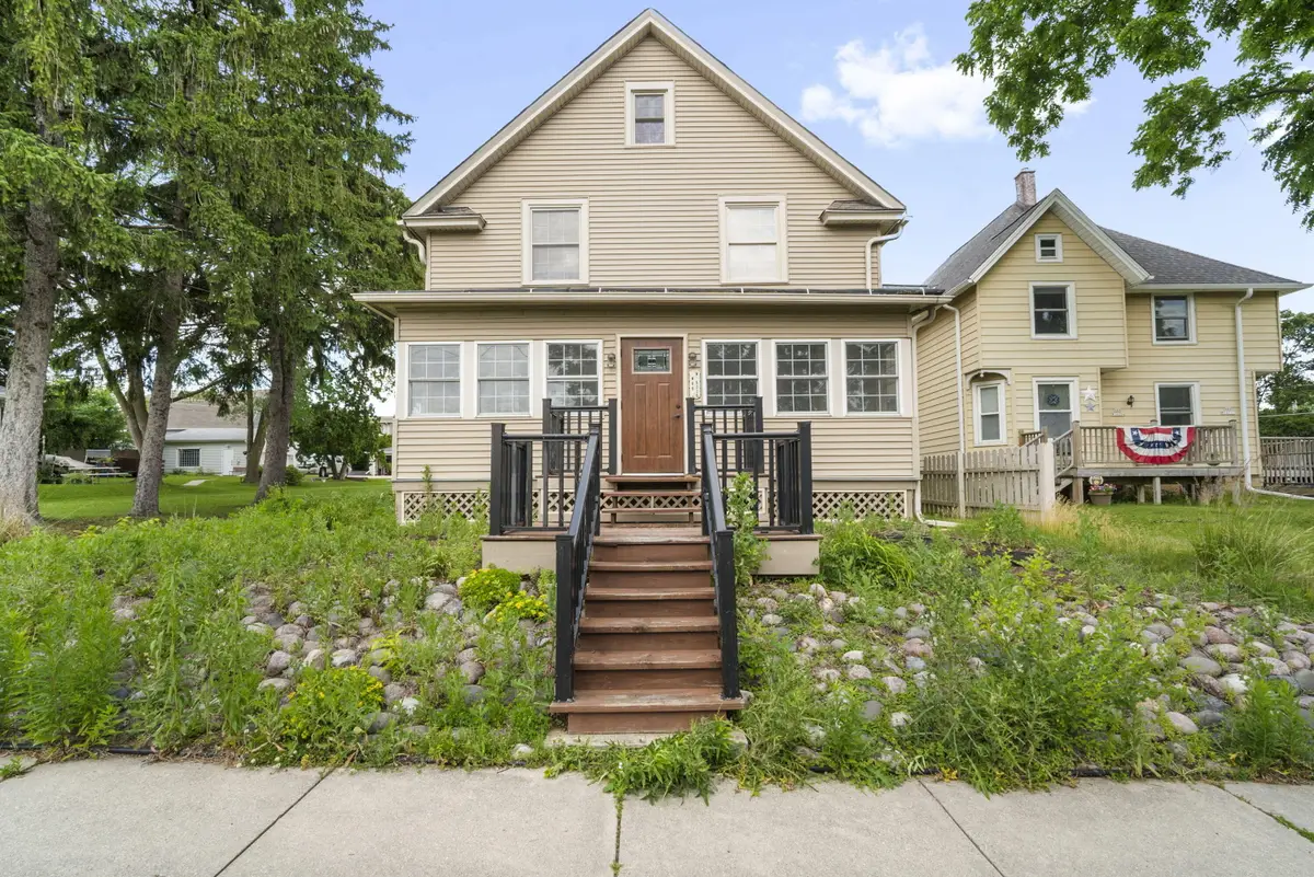 N88W16226 Park Blvd, Menomonee Falls, WI 53051 - #1