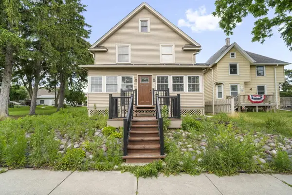 N88W16226 Park Blvd, Menomonee Falls, WI 53051