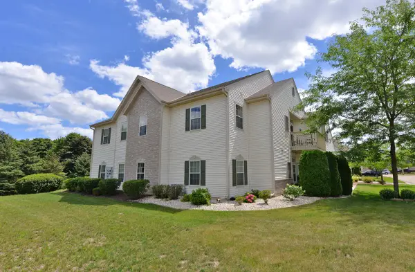 1059 Stratford Ct, Mount Pleasant, WI 53406