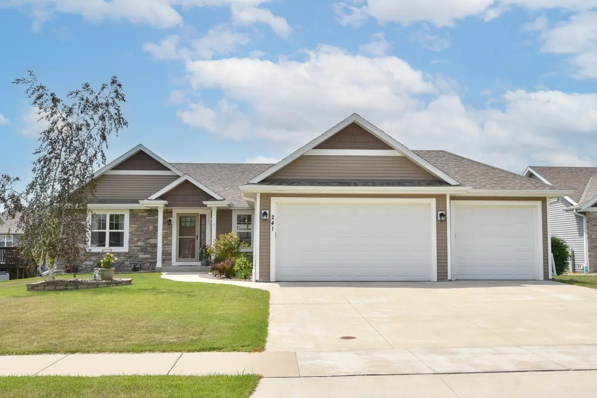 241 Silver Fox Dr N, Kewaskum, WI 53040 - #1