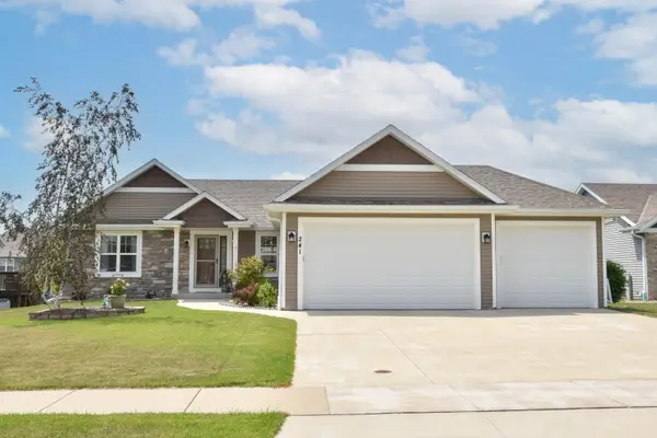 241 Silver Fox Dr N, Kewaskum, WI 53040