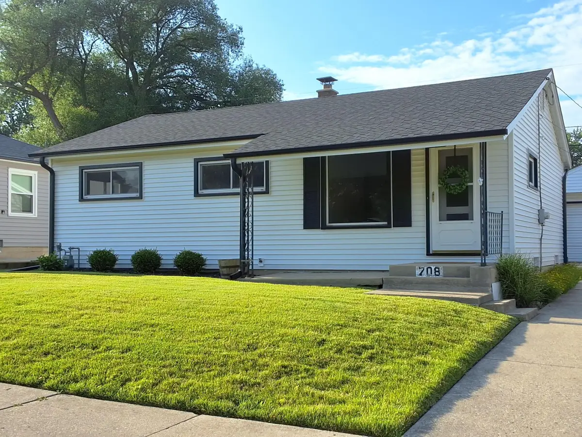 708 Columbia Ave, South Milwaukee, WI 53172 - #1