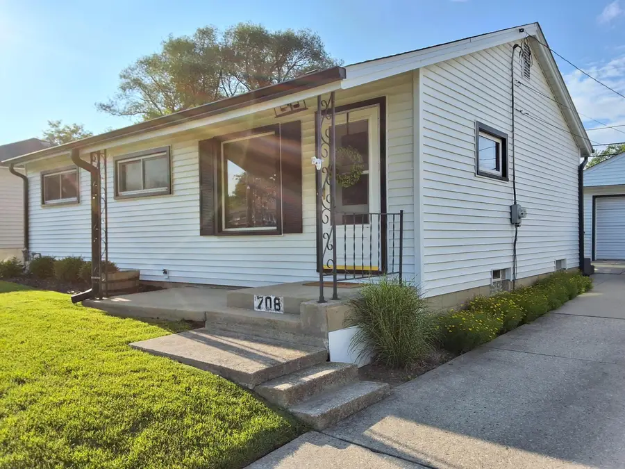 708 Columbia Ave, South Milwaukee, WI 53172 - #2