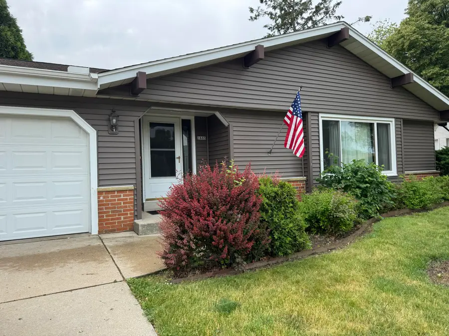 1605 Drexel Blvd, South Milwaukee, WI 53172 - #2