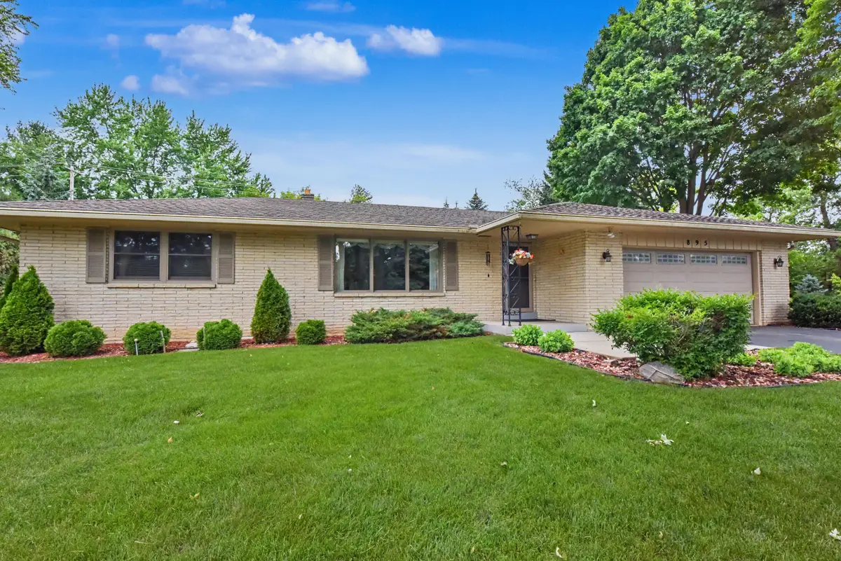 895 Copenhill Dr, Brookfield, WI 53186 - #1