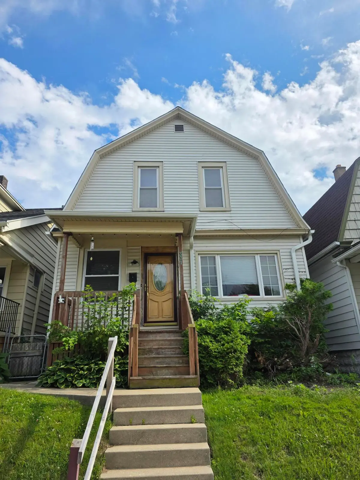 331 E Deer Pl, Milwaukee, WI 53207 - #1