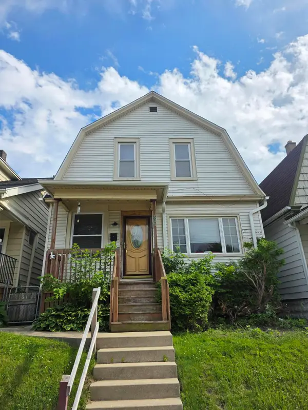 331 E Deer Pl, Milwaukee, WI 53207