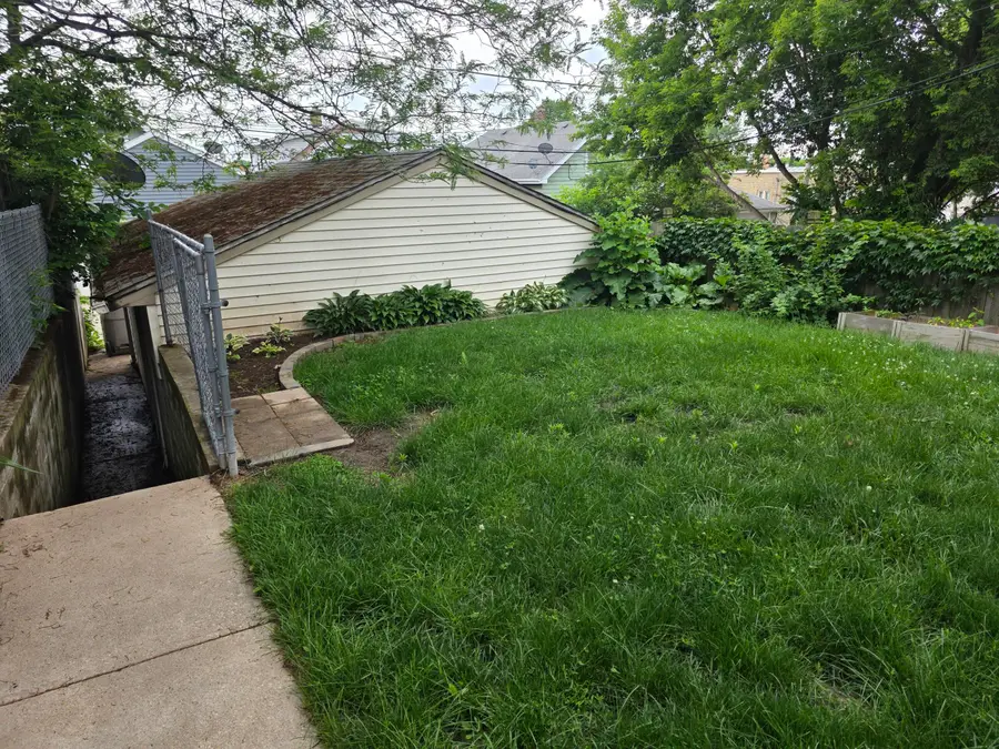 331 E Deer Pl, Milwaukee, WI 53207 - #3