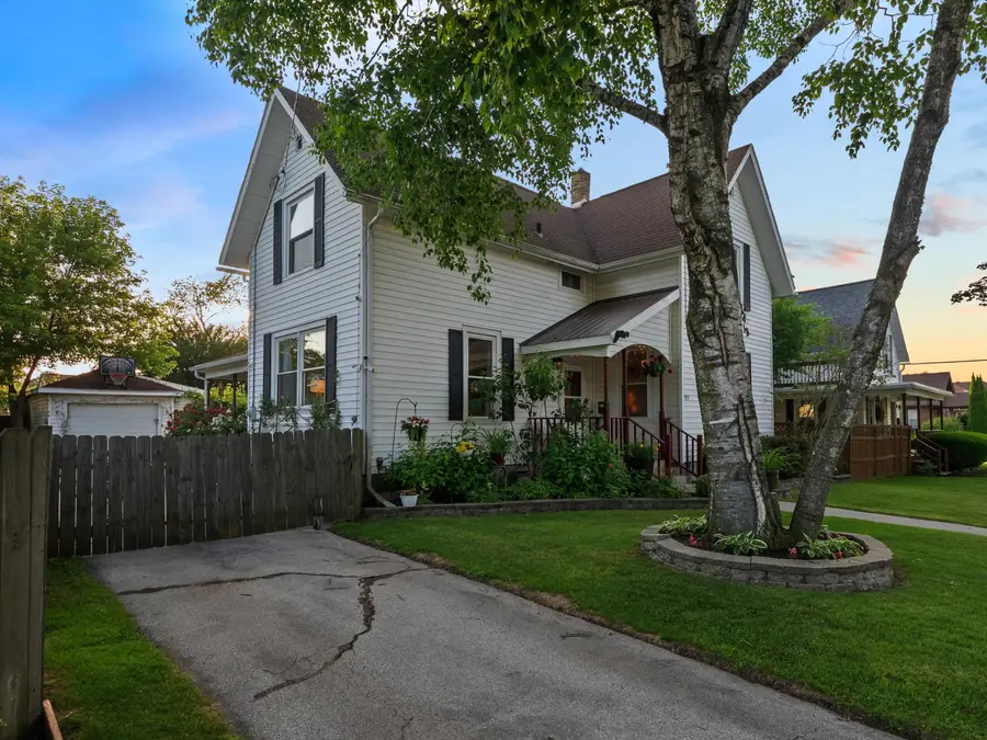 936 N 15th St, Manitowoc, WI 54220 - #3