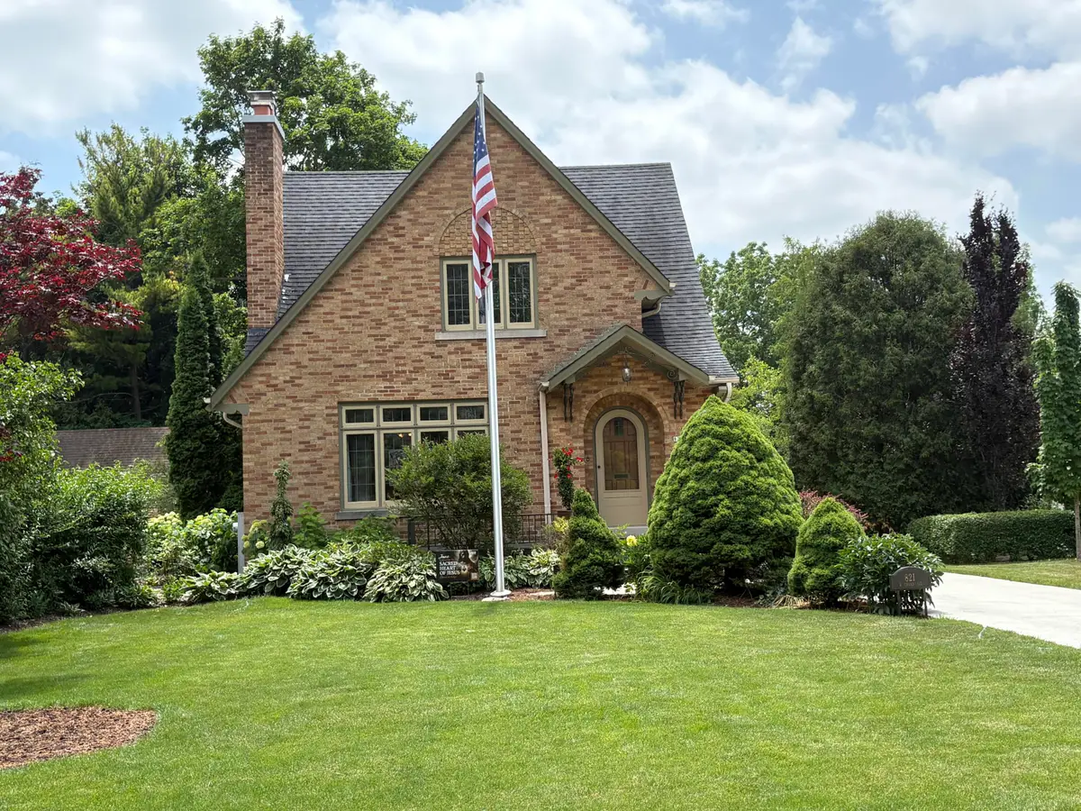 821 W Grand Ave, Port Washington, WI 53074 - #1