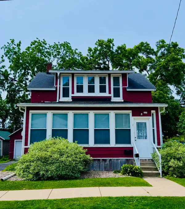 339 W South St, Oconomowoc, WI 53066