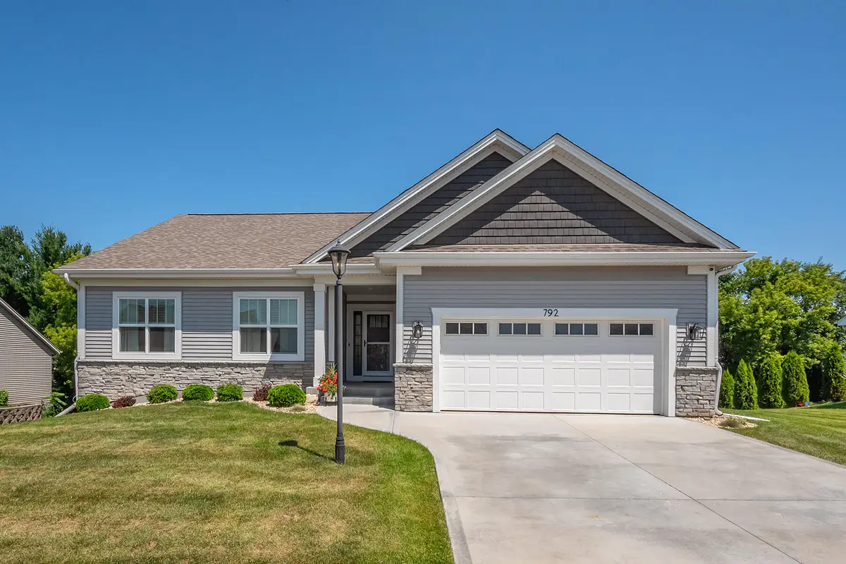 792 Willow Bend Dr, Waterford, WI 53185 - #1