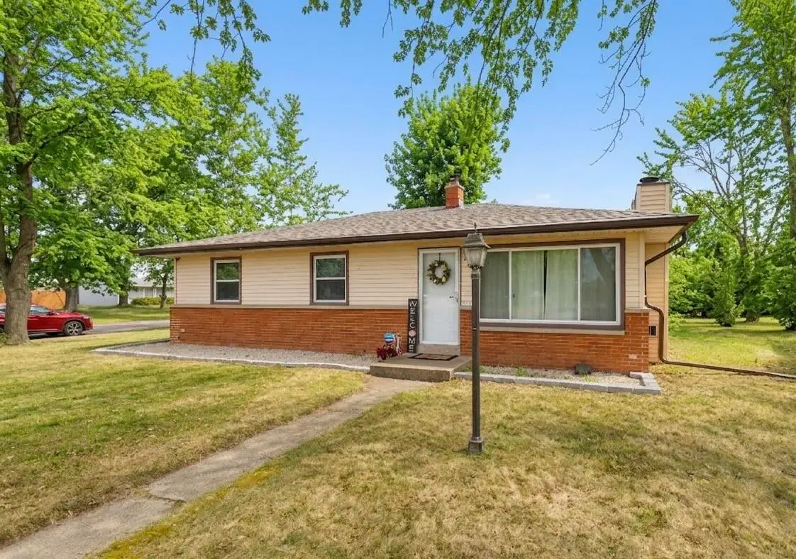 7934 N Edgeworth Dr, Milwaukee, WI 53223 - #1