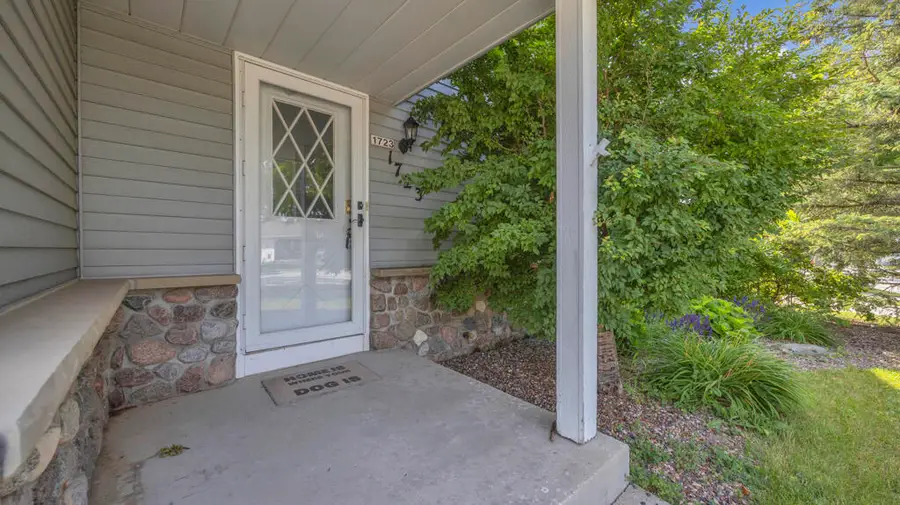 1723 Hilltop Dr, Sheboygan, WI 53081 - #2
