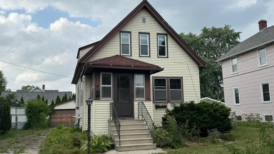 147 E Cotton St, Fond Du Lac, WI 54935 - #2