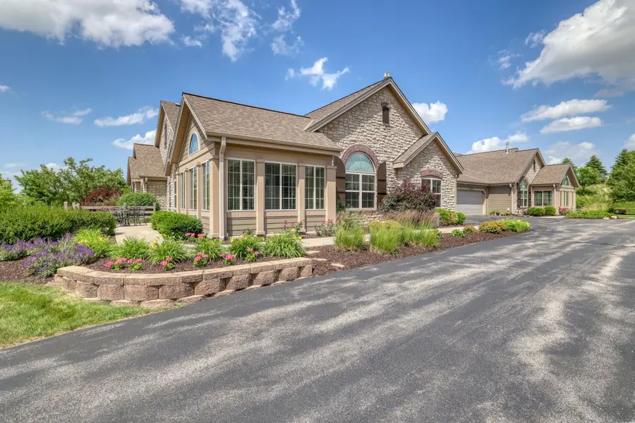 W250N5002 William Dr, Sussex, WI 53072 - #3