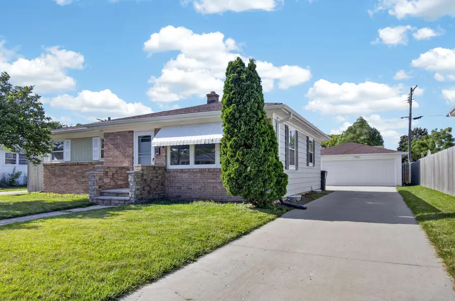 1008 Saxony Dr, Racine, WI 53402 - #2