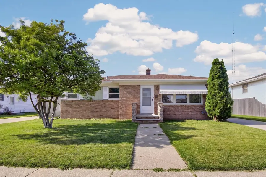 1008 Saxony Dr, Racine, WI 53402 - #3