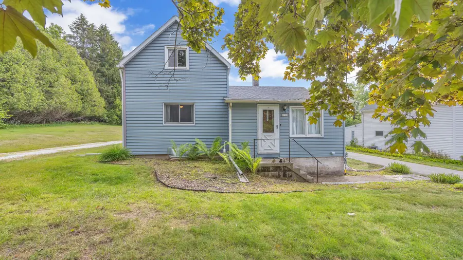 1151 Franklin Dr, Cleveland, WI 53015 - #2