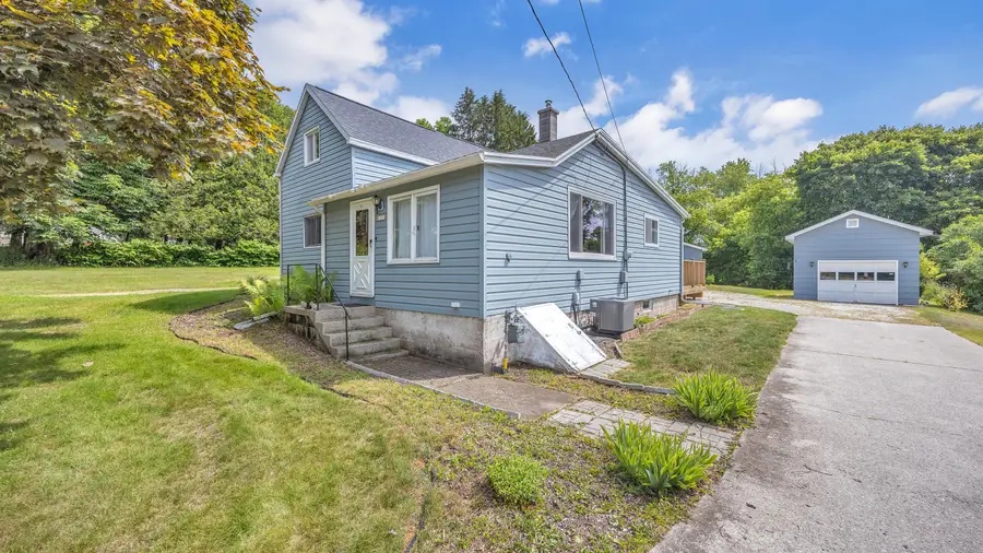 1151 Franklin Dr, Cleveland, WI 53015 - #3
