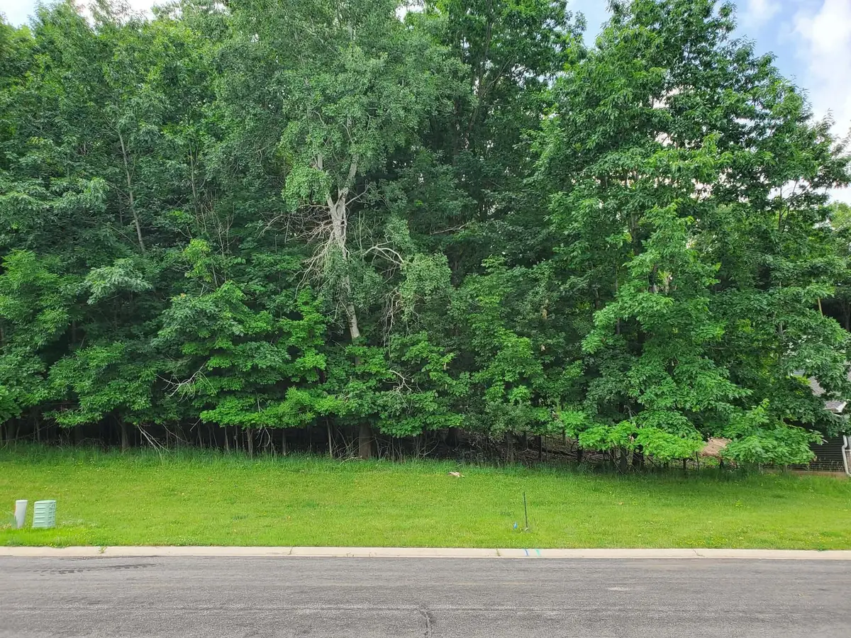 1041 Woods Edge Dr, Hartford, WI 53027 - #1