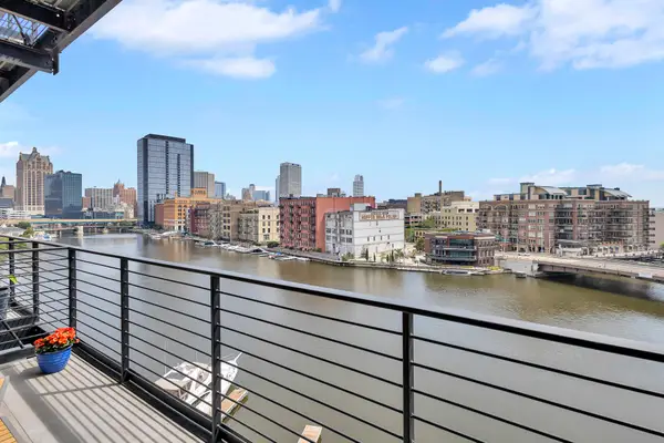 106 W Seeboth St, Milwaukee, WI 53204