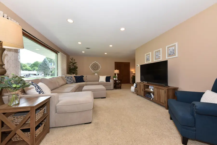 12765 Winthrop Ct, Brookfield, WI 53005 - #3