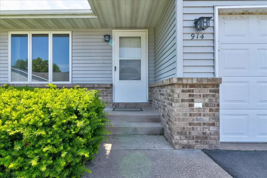 914 Northern Sands Pl, Onalaska, WI 54650 - #3