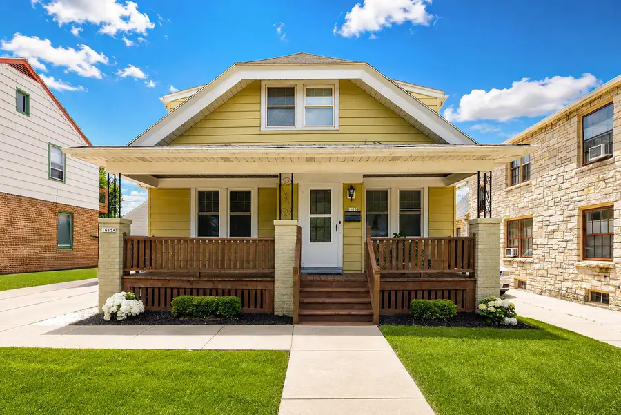 1615 E Beverly Rd, Shorewood, WI 53211 - #2