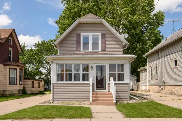 740 W College Ave, Waukesha, WI 53186