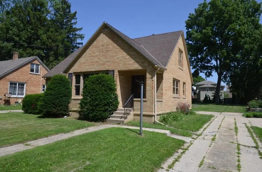 956 W Conger St, Whitewater, WI 53190 - #1