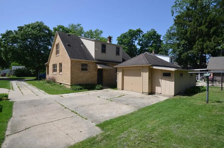 956 W Conger St, Whitewater, WI 53190 - #3
