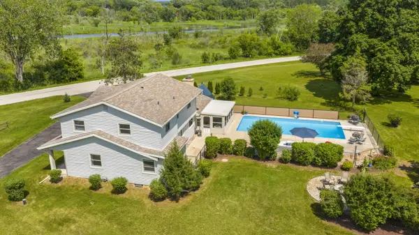 S94W23075 Meadow View Ln, Vernon, WI 53103