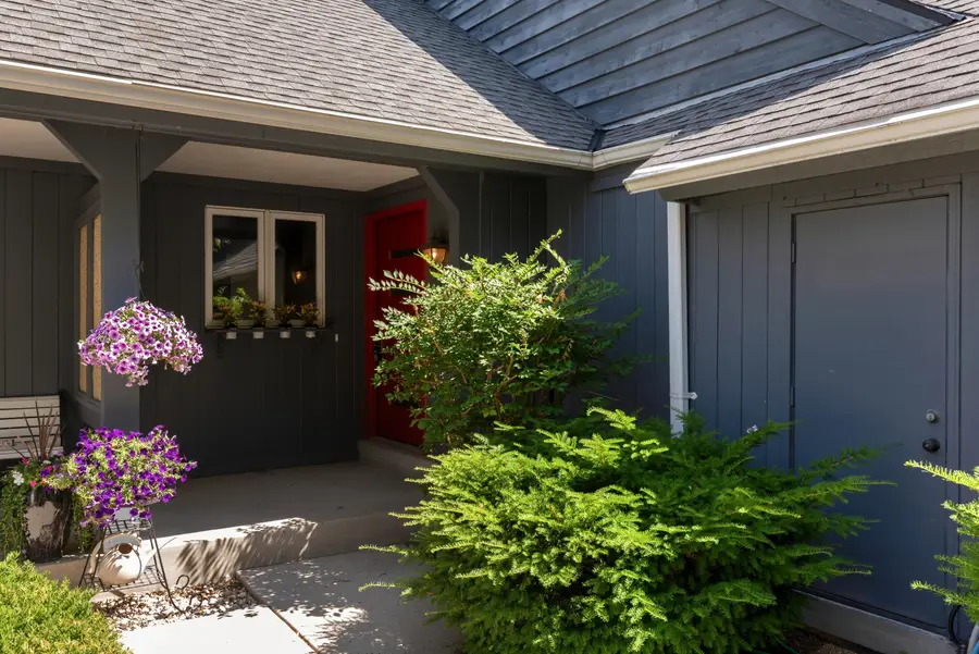 10329 N Savannah Ct, Mequon, WI 53092 - #2